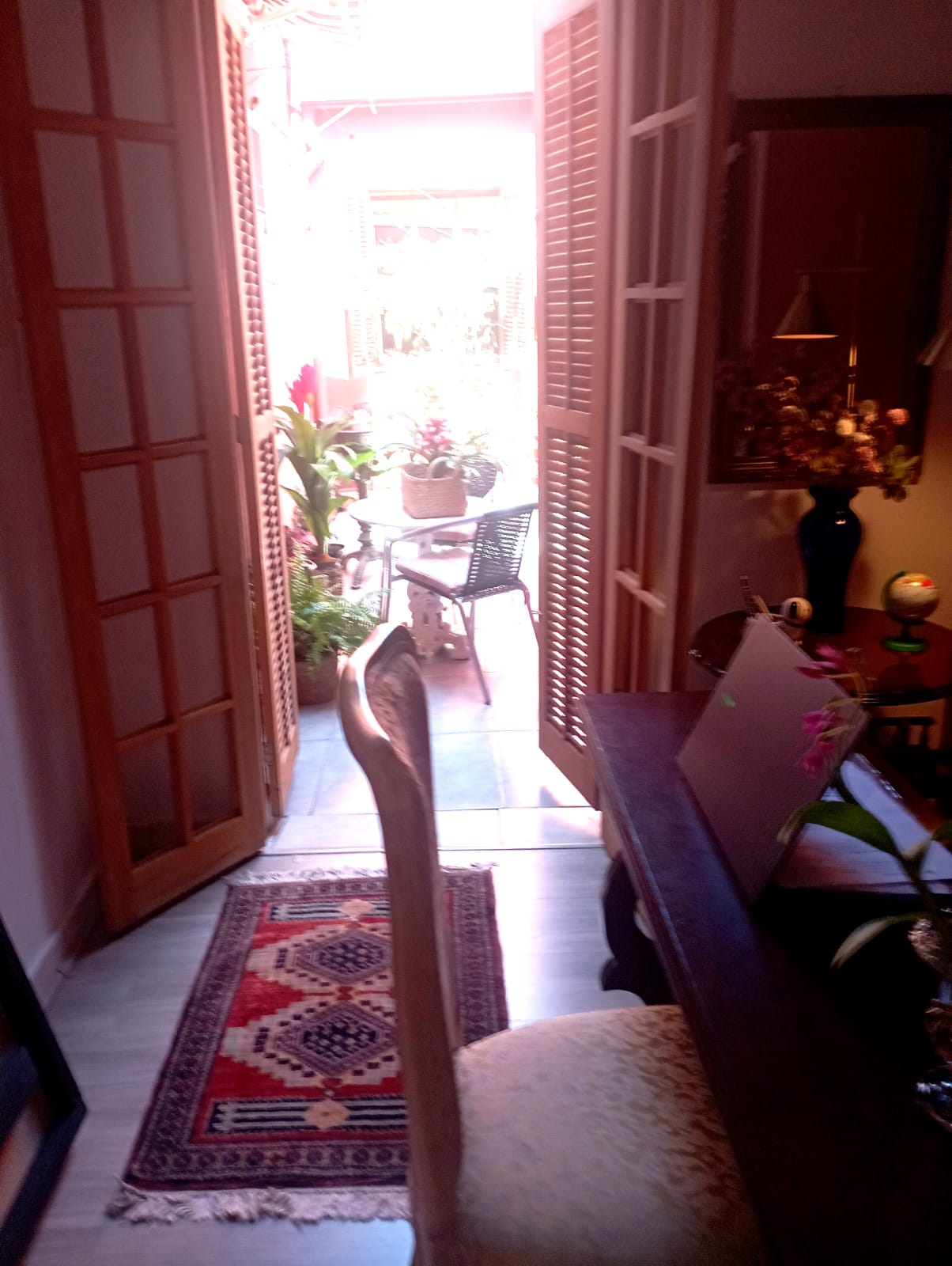 Sala de atendimento com decoração acolhedora